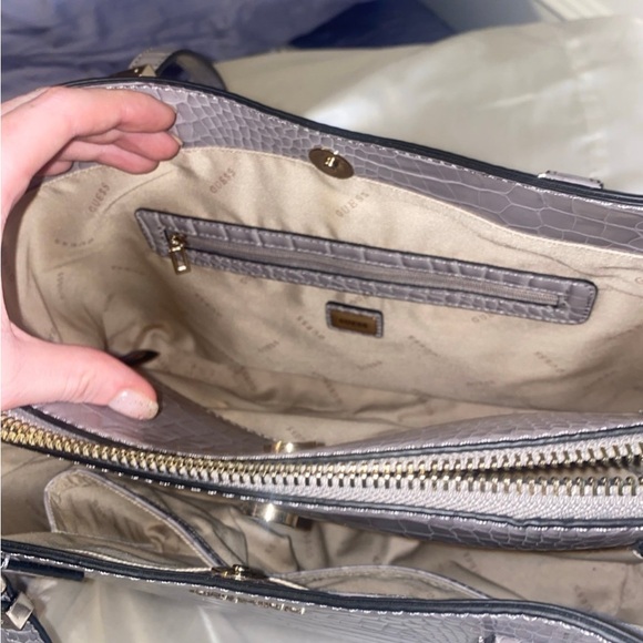 Large Guess Purse - Picture 2 of 5